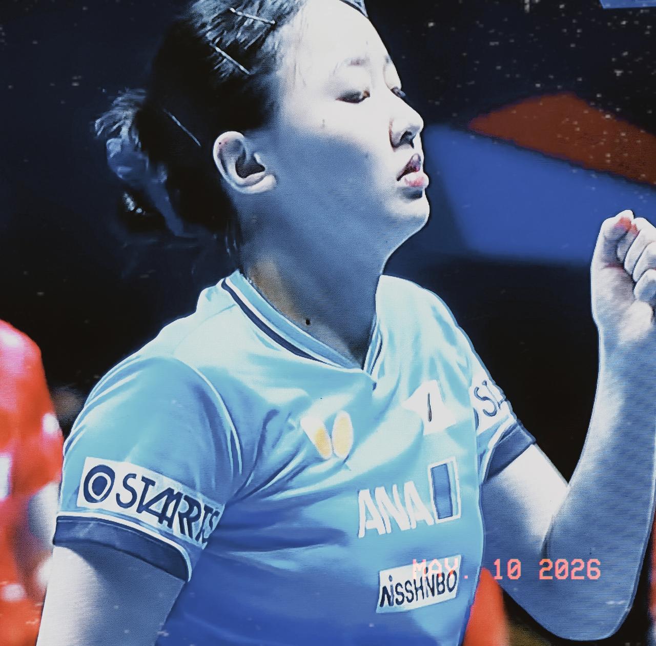 首盘第2局，张本美和5-1，8-5一路领先，10-5拿局点，王曼昱连救4个，追至