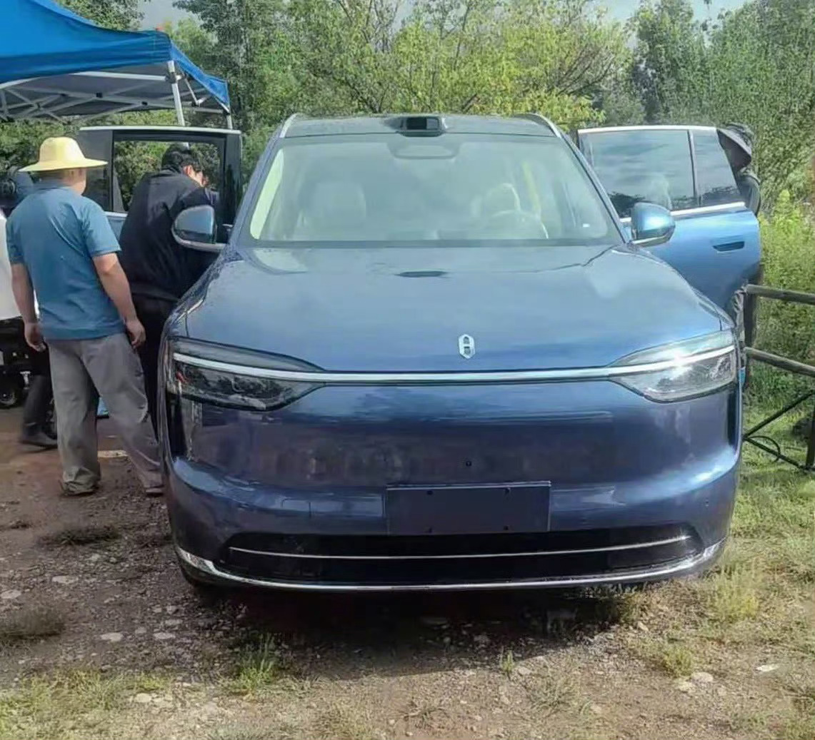 问界M7改款改的很彻底，单看这外观设计就很让人心动，问界M8时尚前卫前脸，M9端