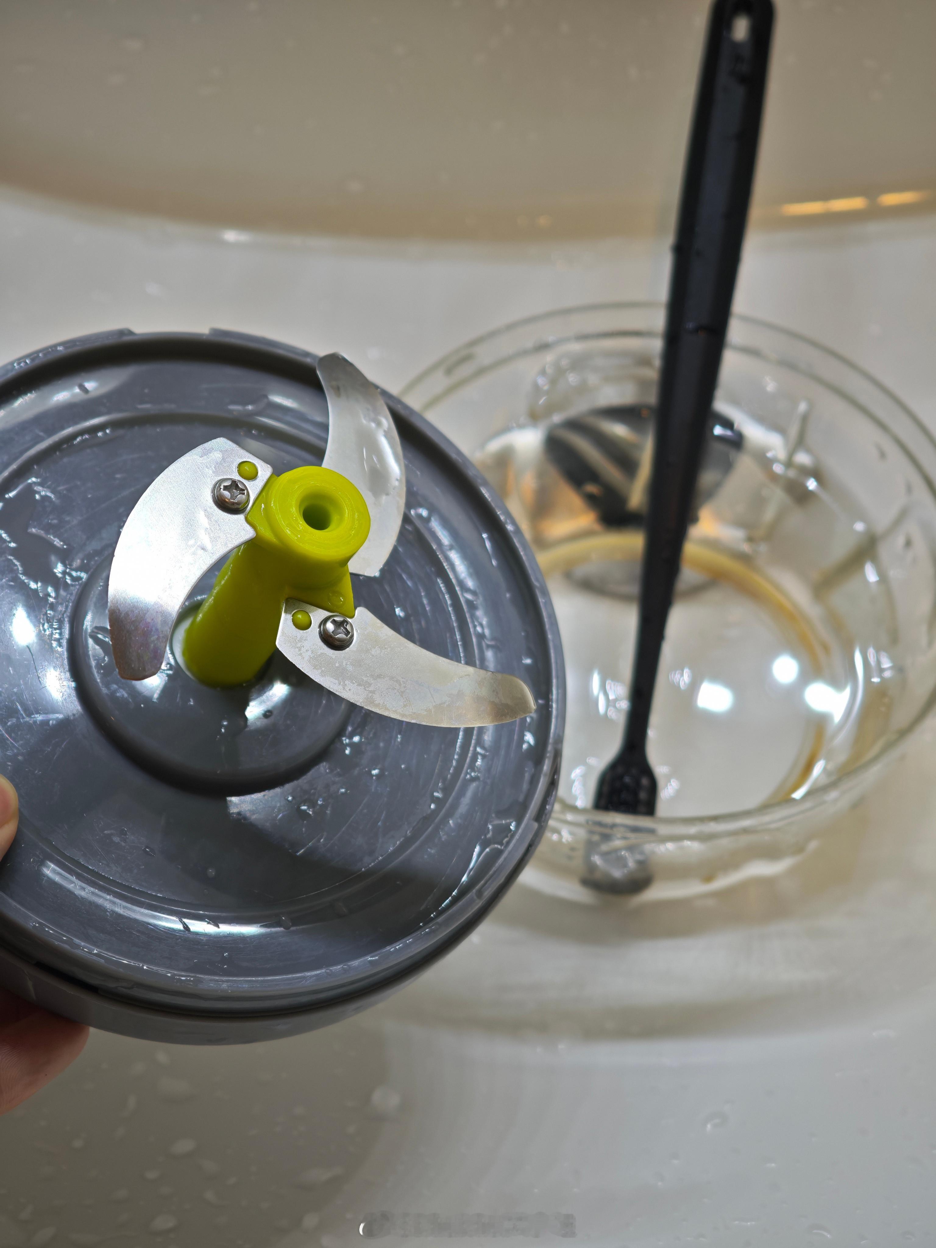 以前：怎么会有人有洁癖呢？无法理解~现在：怎么这个拉蒜器上次有人用完没洗？这怎么