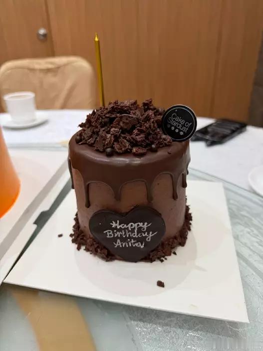【娱乐新闻】袁詠儀55歲生日收愛兒鮮花感窩心 外甥送Hermès蛋糕𠱁姨媽開心