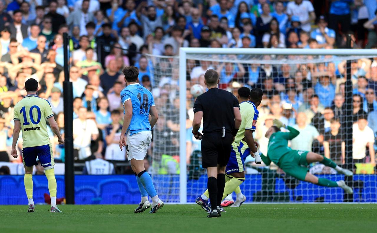 [To learn English]
Manchester City came 