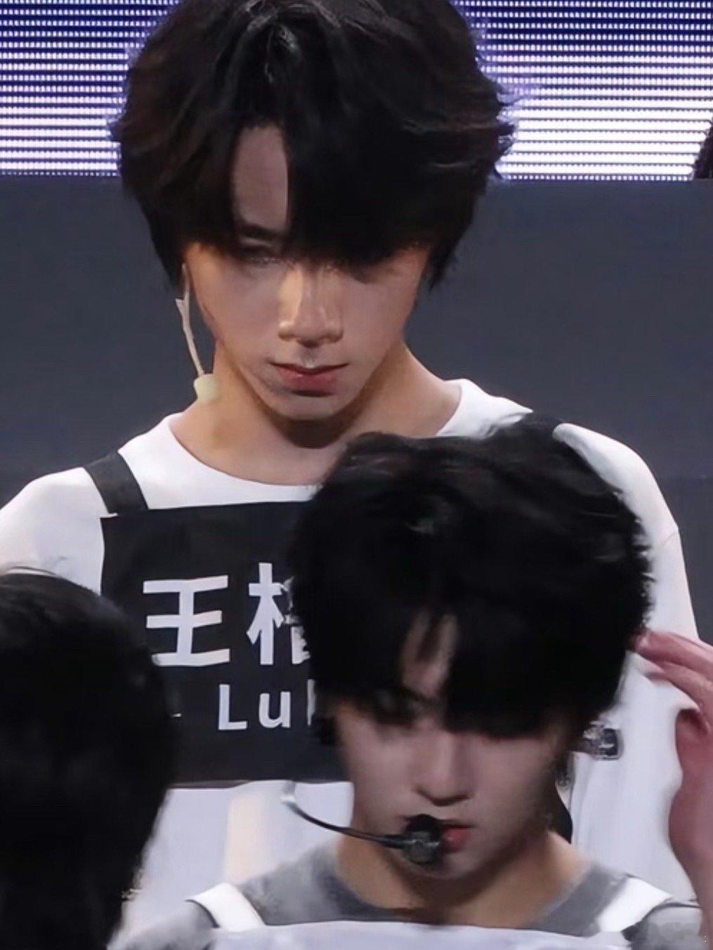 橹穆权威背后是一张更权威的脸我的天哪谁能不爱真的感觉到了权威的背后是一张更权威的