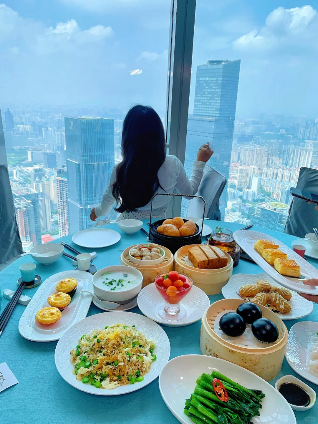 《云端之上，邂逅空中早茶》