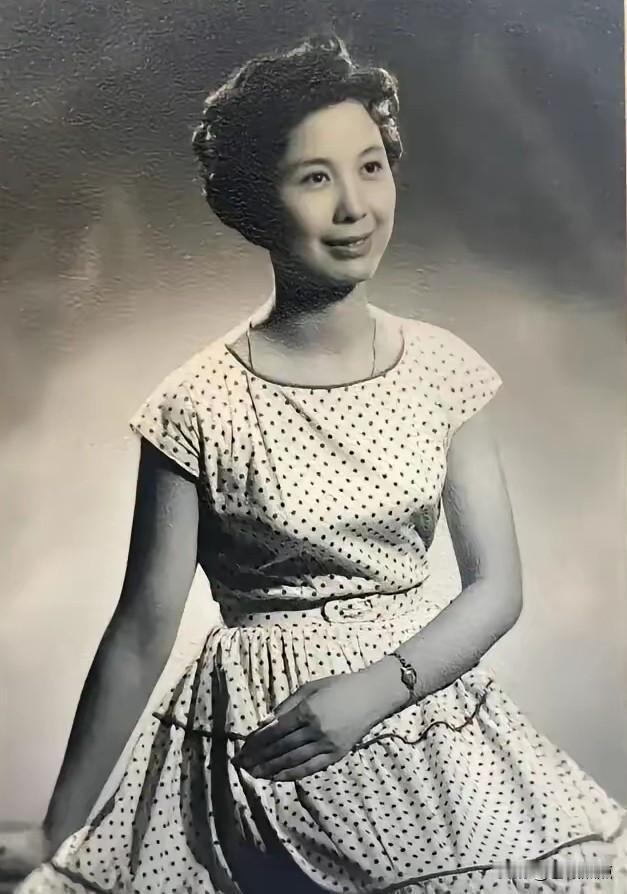 两位戏曲舞台美丽的“女神”。
看见她俩，仿佛看到了仙气飘飘的“七仙女”、善良忠厚