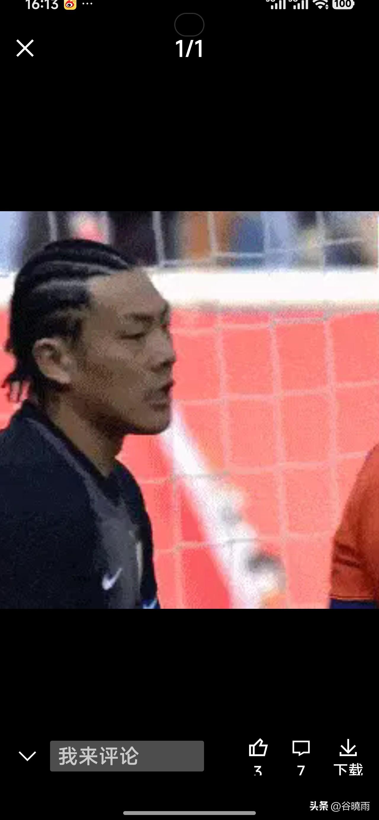 新赛季第一场山东泰山老将王大雷秀新头型，辽宁铁人李金羽学习谢辉压着打。
中超第一