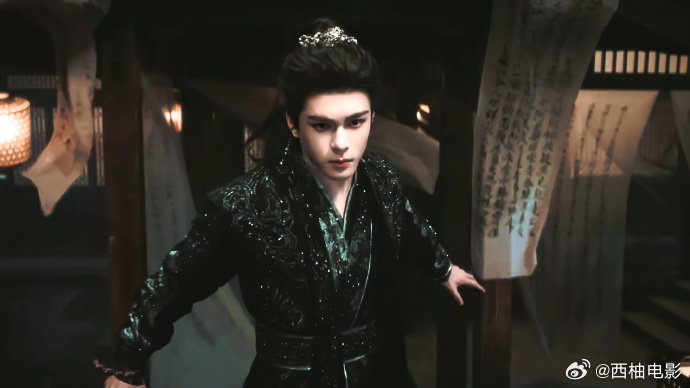 曾舜晞用一整晚磨0.1页剧本小细节见大匠心！曾舜晞为《月鳞绮纪》0.1页打戏彻夜