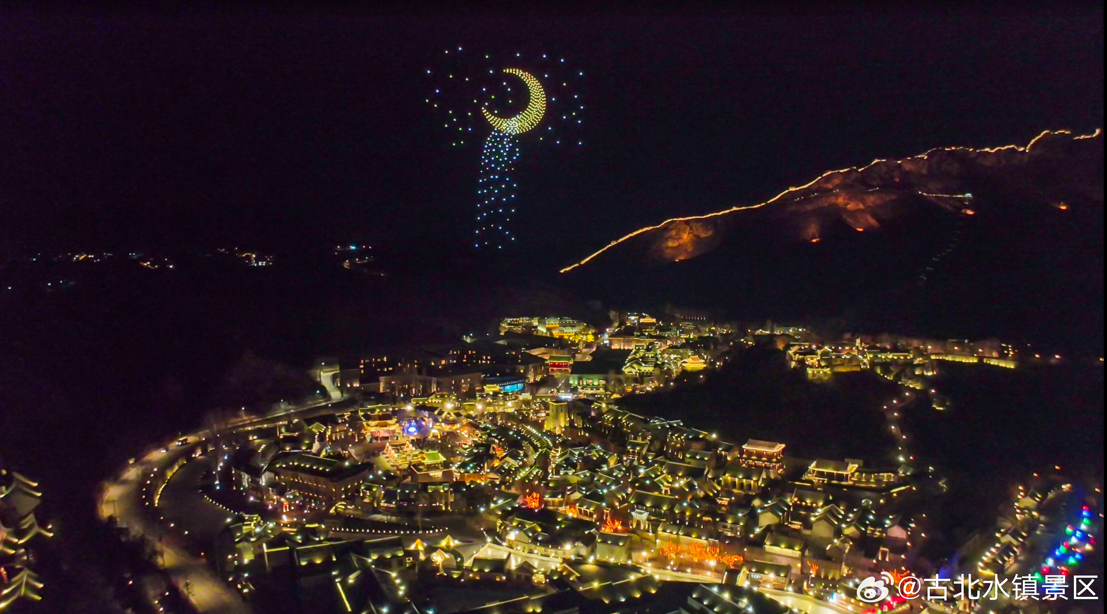 以光为笔，将星空的故事写给长城和你们晚安！宝子们~   #长城下的童话小镇 #无