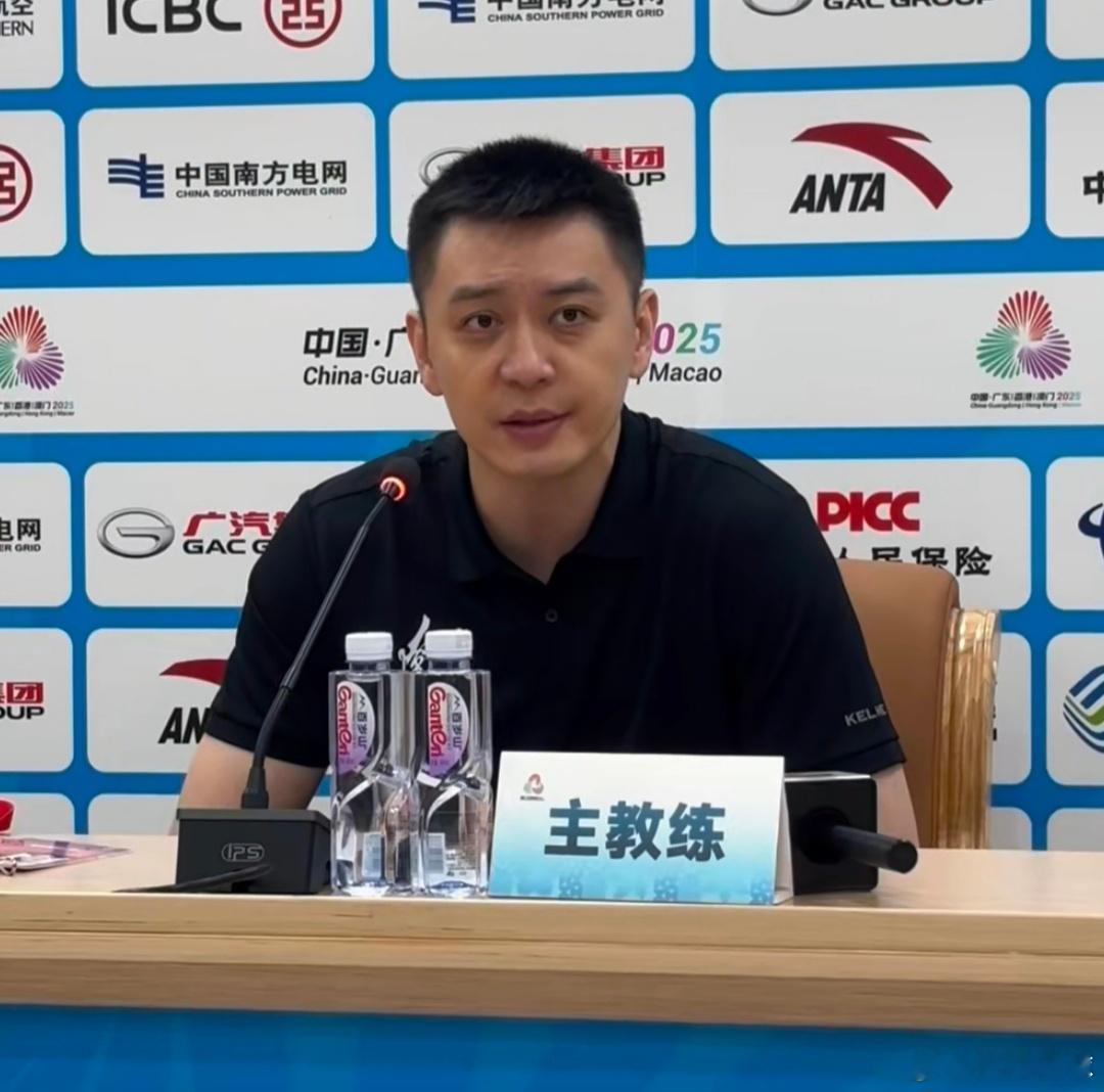 杨鸣指导谈半决赛对阵广东：“广东队是老对手了，这次从阵容到主场氛围，天时地利人和