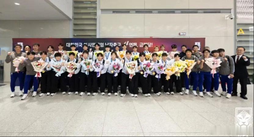 韩国网民反应两极：有人质问“亚运金牌真能提升国威吗”，有人反驳“金牌不是天上掉下