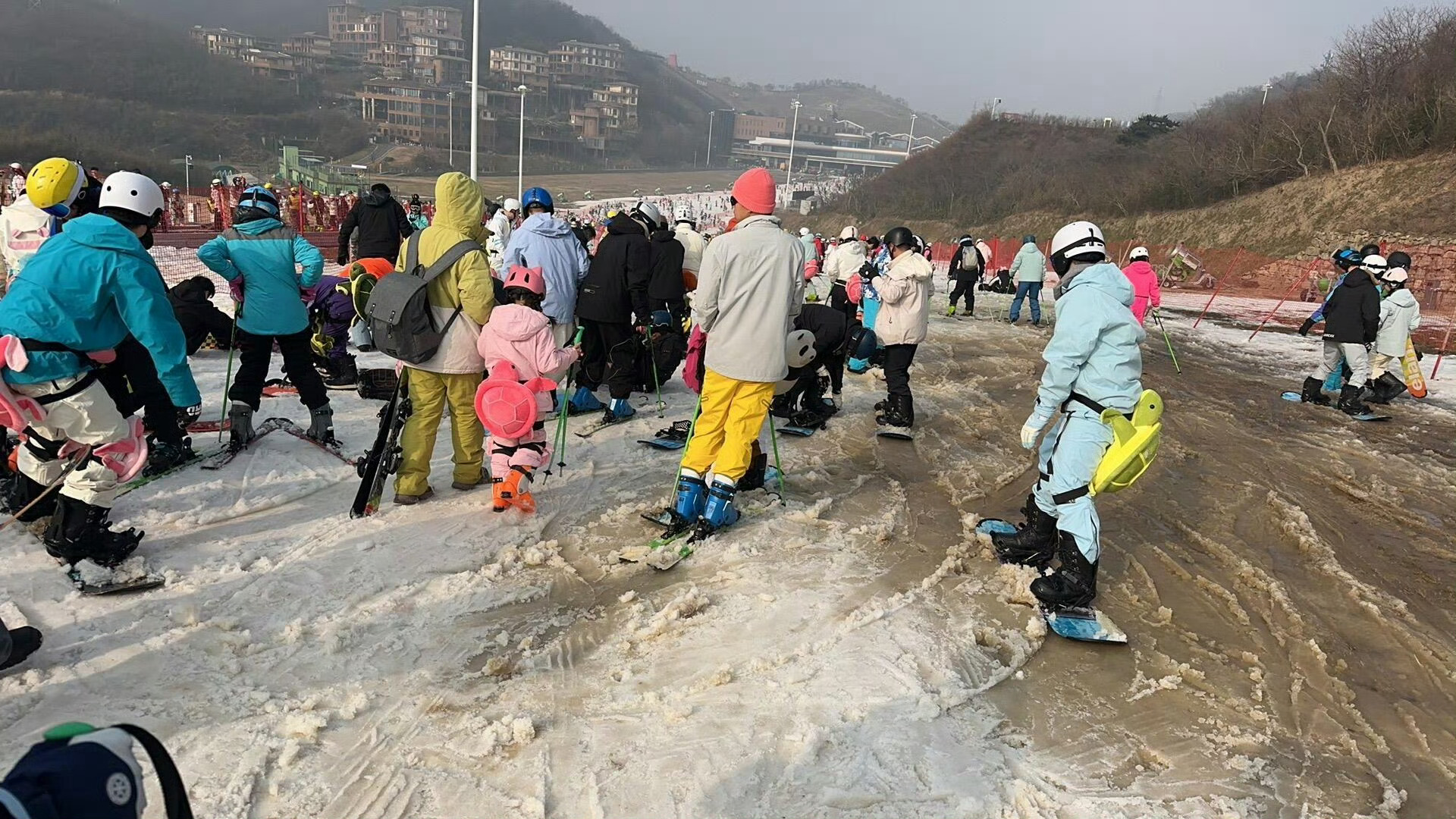 花几千在江浙沪滑雪的中产被坑哭了感谢中产让我们这些低产笑出猪叫声 其实除了滑雪还