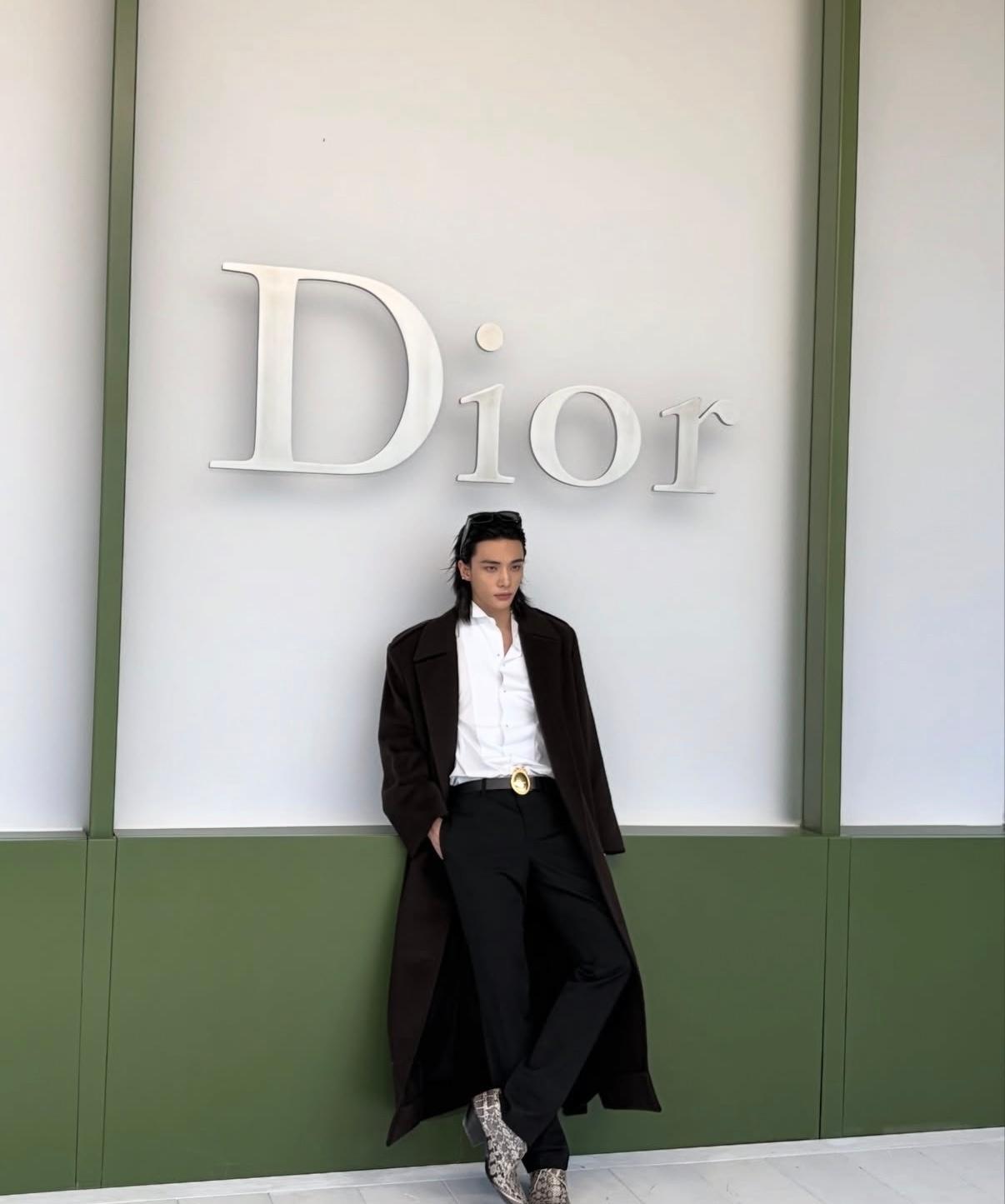 黄铉辰更新社交媒体❤️分享本次的看秀记录~春游好心情