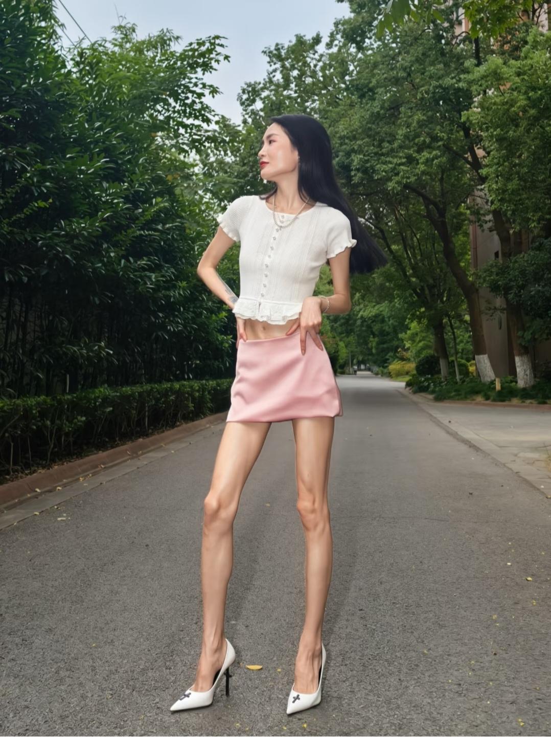 虽然瘦，但散发出来的是健康的精致美。
