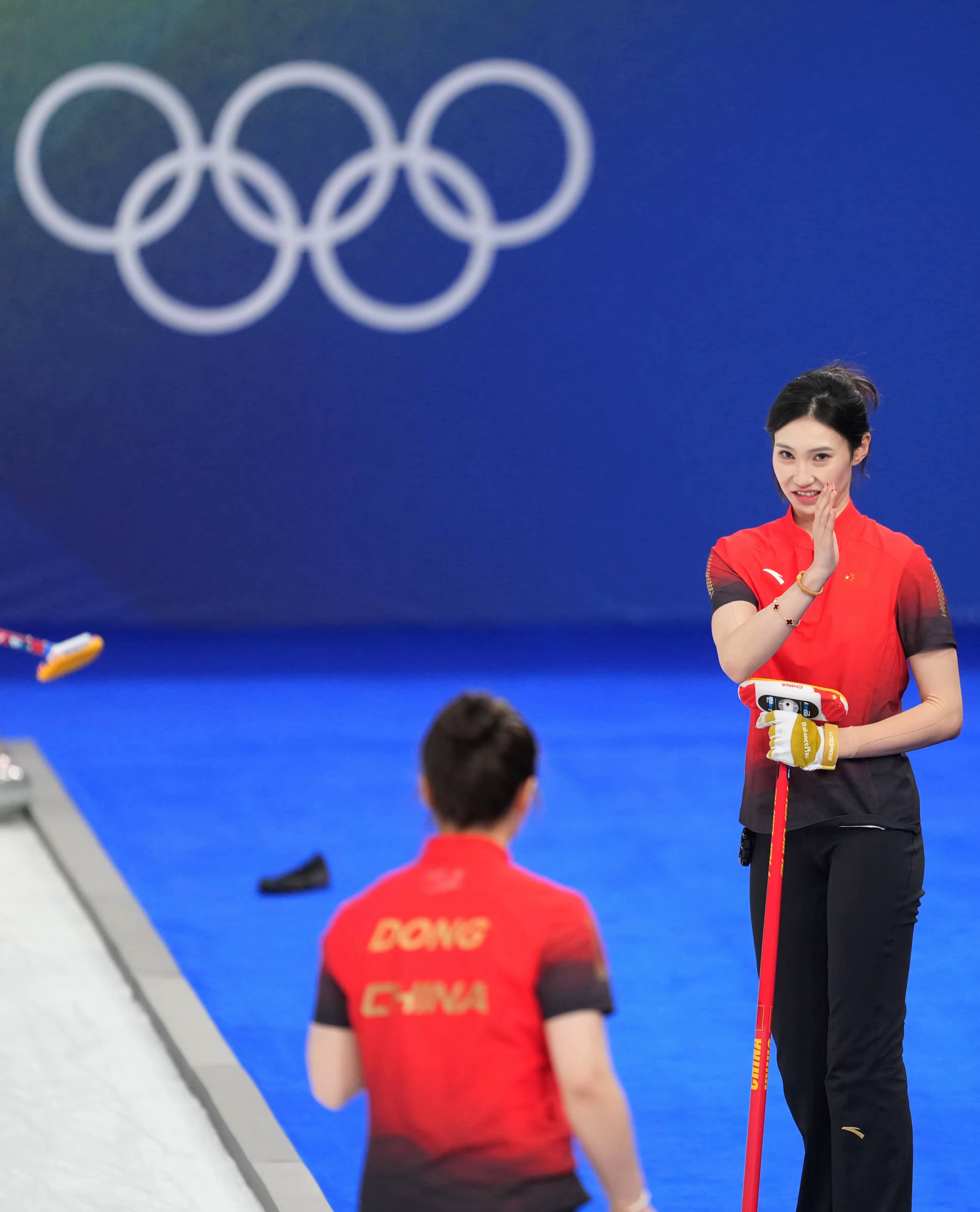 米兰冬奥会 冰壶女子循环赛中，中国队以7-4战胜卫冕冠军英国队，取得开门红，特别