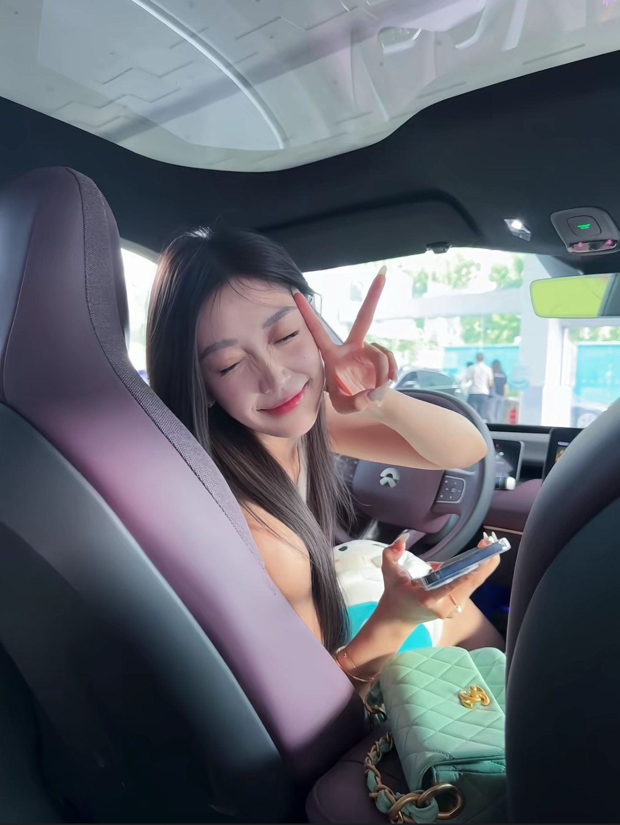 选择蔚来的小姐姐也是很多的 ​​​