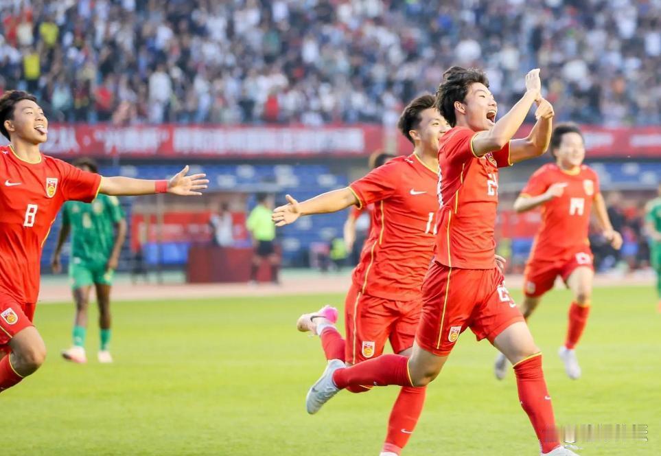 22年轮回，少年拔剑！中国U17把“冷门”踢成归途，决赛再战日本

吉达的夜，见