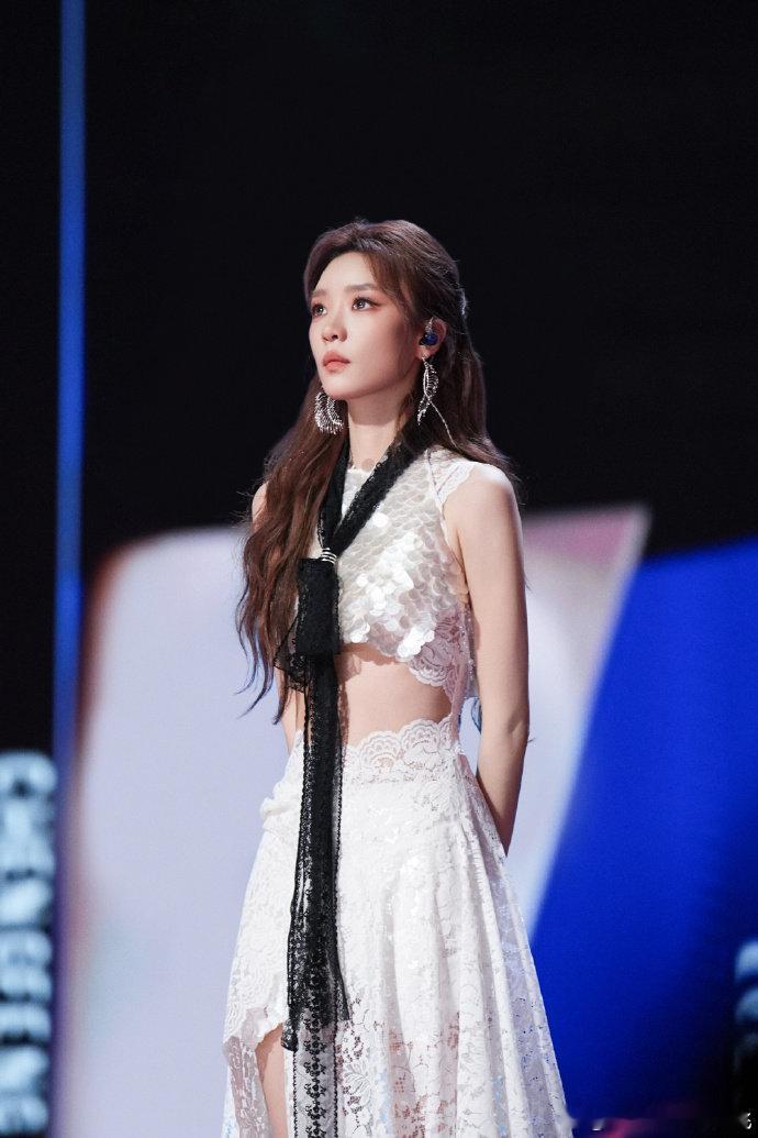 张月只睡了两三个小时张月嗓子一直没好乘风2026一分耕耘一分收获，日夜苦练换来的
