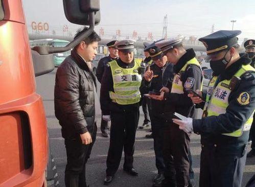 上海交警执法之外的人间温度你敢信吗，上海交警这次火出圈，根本不是靠铁面无私开罚单