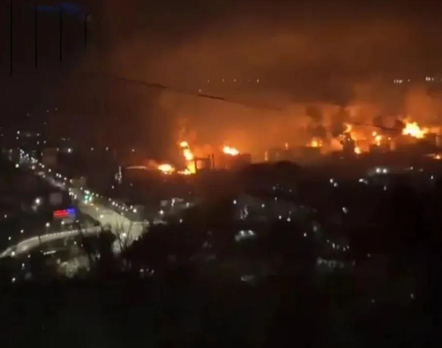 100多架无人机突袭俄罗斯的港口城市，乌克兰此举也是破釜沉舟了。
虽然乌克兰能够