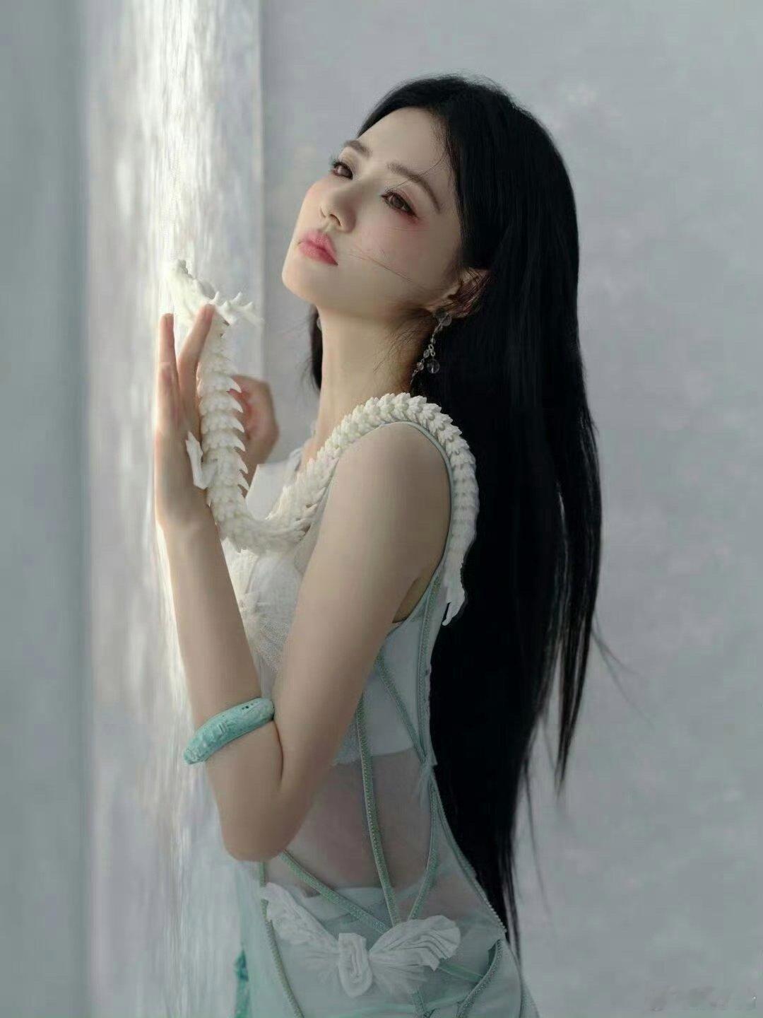 徐璐楚楚可怜的样子太惹人怜惜了，相信没人会不心动吧！ 