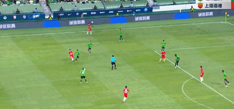 第65分钟，奥斯卡横传中路，买提江轰出世界波破门，海港2-0国安！