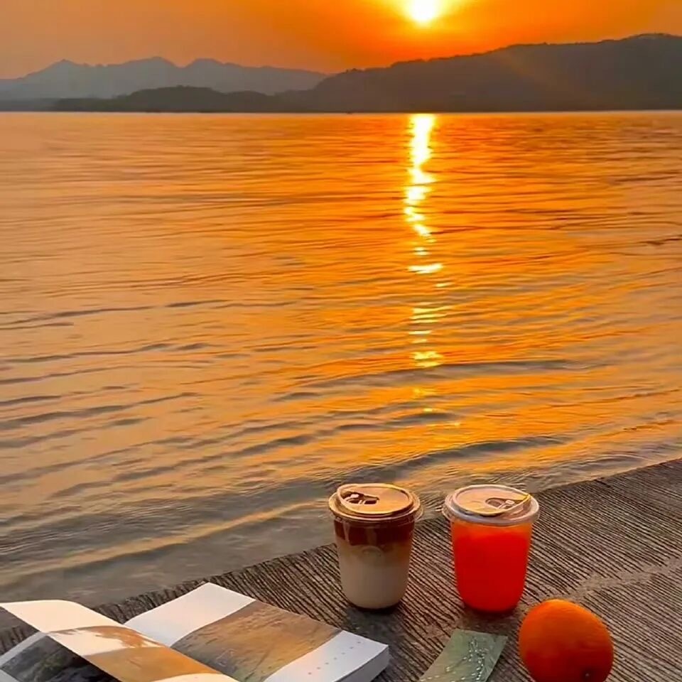 分开那天 你迫不及待的换掉我们的情侣头像 删掉我们的朋友圈合照 就好像一开始你迫