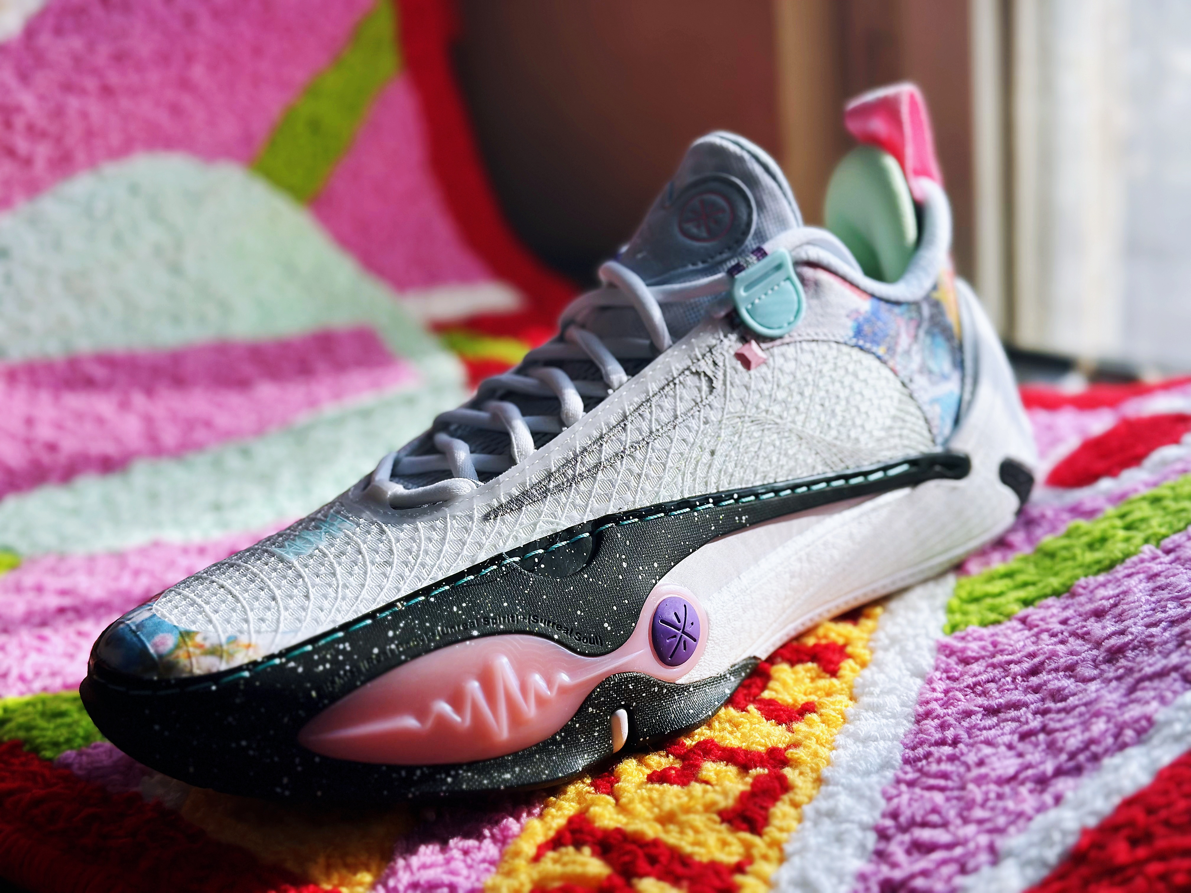 韦德 全城14 “超现实” 大块的白黑搭配 鞋头与后跟看似是一副油画 不容易给人