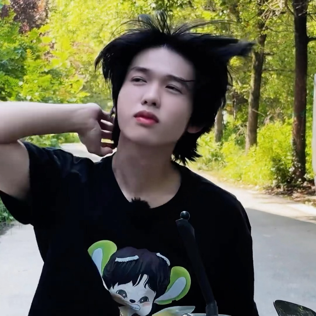 李昊[超话] 🍑李昊星光熠熠 老公就这样稍微钓一下就有无数小桃屁颠屁颠上钩​​
