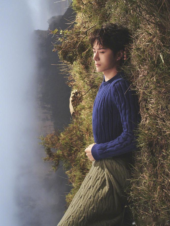 王一博探索西班牙的迷雾林间  王一博看见了一个奇妙而寂静的别样世界  看王一博在