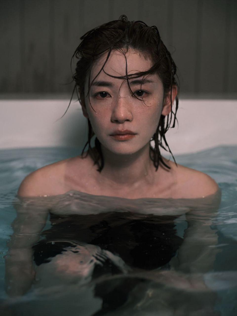 刘雅瑟阴湿恶女味不愧是影后，眼神戏真的是绝了， 简单场景能演出这么强烈的情绪，影