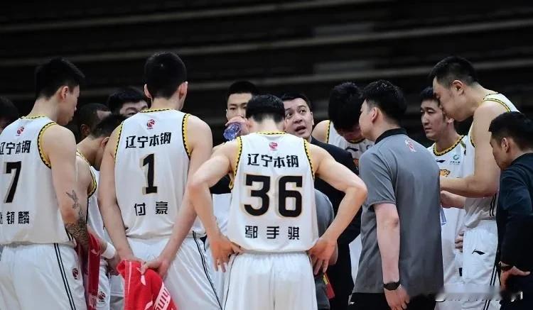盘点CBA各支球队的国内最强五人组：

1. 辽宁男篮：
韩德君，付豪，张镇麟，