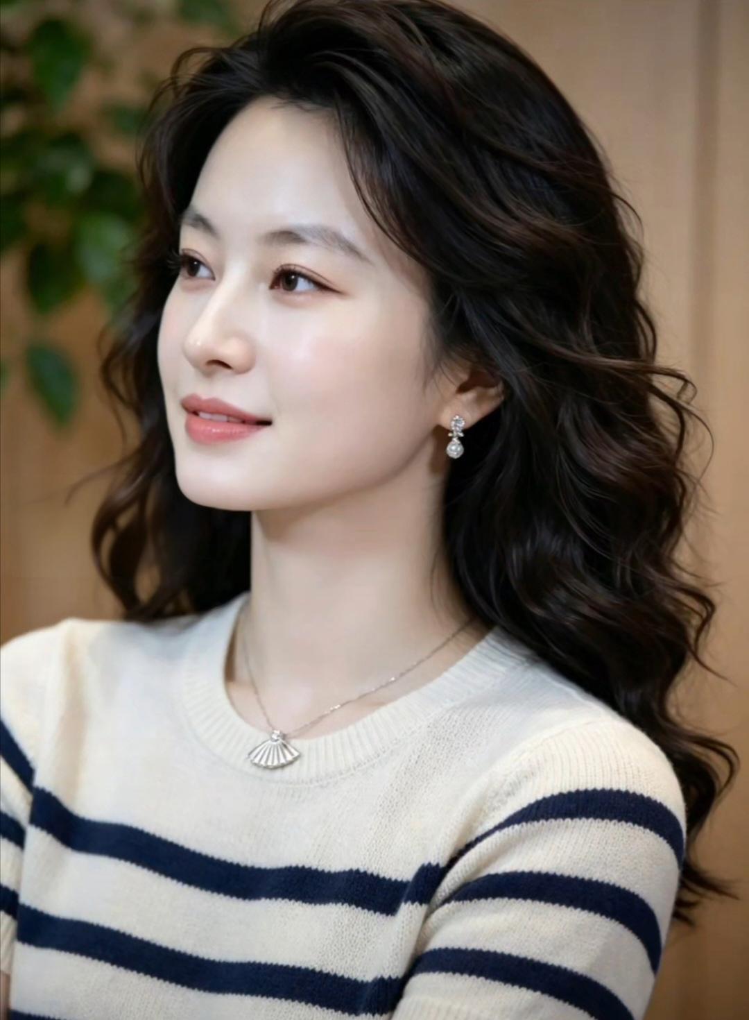 这个女生看起来好温柔啊。