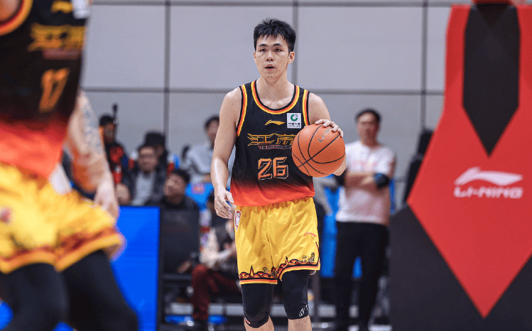 CBA官方：庞峥麟CBA生涯第三场得到32分，创选秀球员纪录