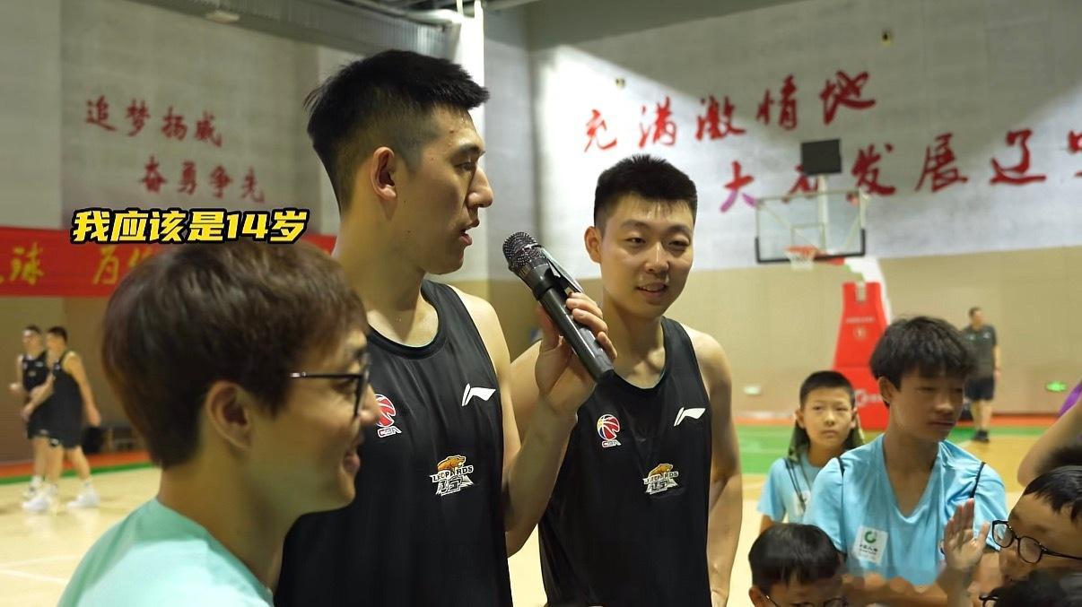 辽宁男篮 大付、大牙：采访组。一个正经，一个不正经，绝配。辽宁男篮