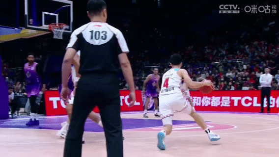 伊福晃开孟子凯三分得手！这球能进五佳球吧[酷] 