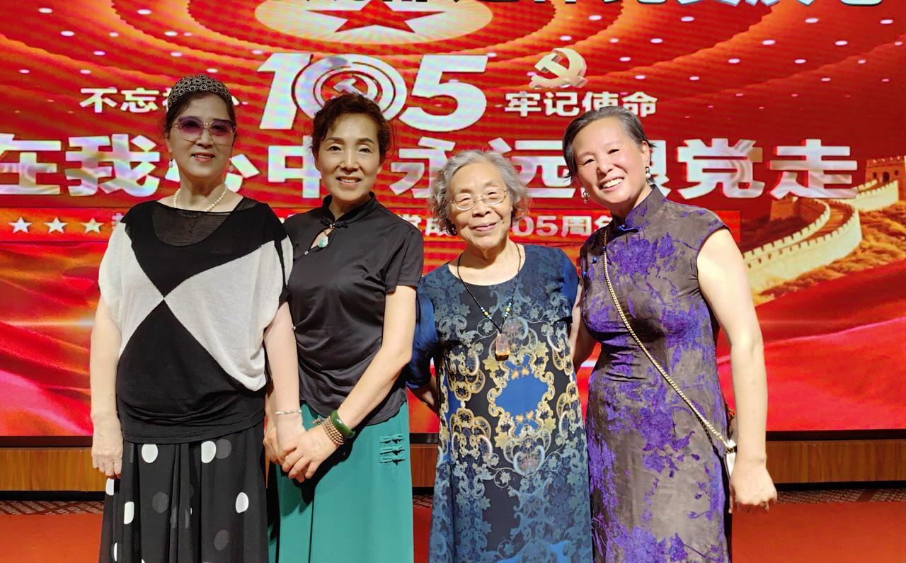 七月仲夏，骄阳似火。
成都昨天高温37度，户外更是热浪滚滚，好一个又热又闷的桑拿