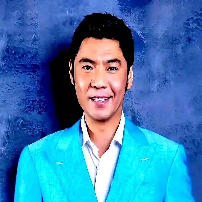 屠洪刚当年借走那英全部家底3万块，就为买辆夏利车去追大他10岁的影后方舒。那英气