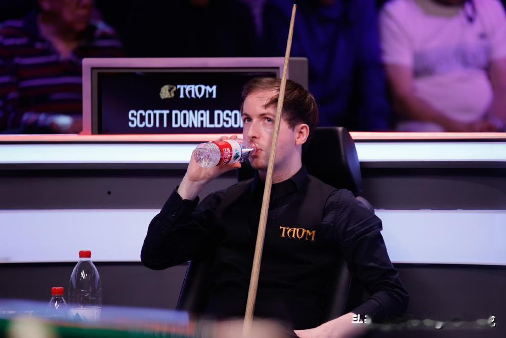 看了赛后采访，我是真想给唐纳森敬个礼。
输了球，没找借口，反而把丁俊晖夸上了天