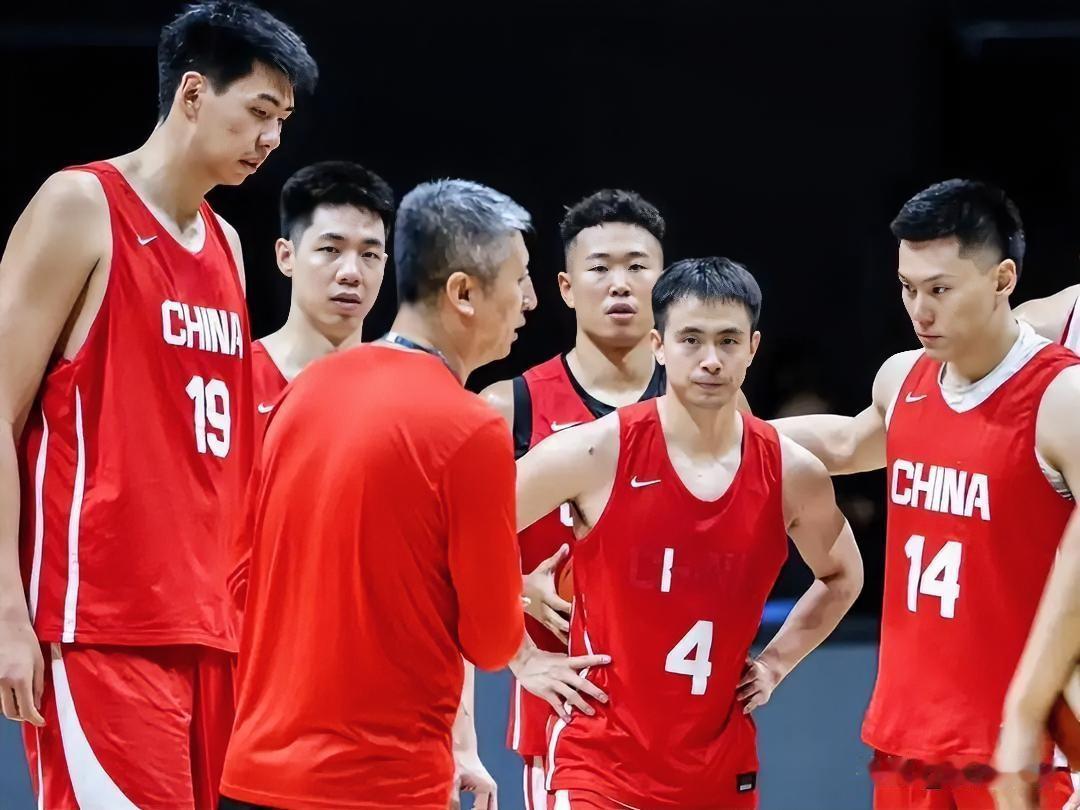 男篮主教练郭士强接受采访时，曾说：“以后的比赛，我们靠全本土球员去打。”这侧面印