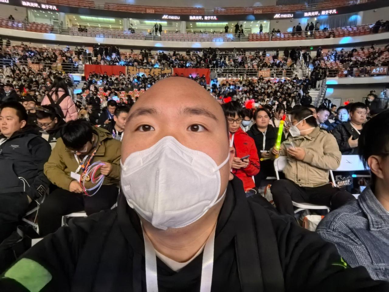 嗨！现场的朋友们大家好啊！[吐舌][吐舌]这个内场的位置确实不错。