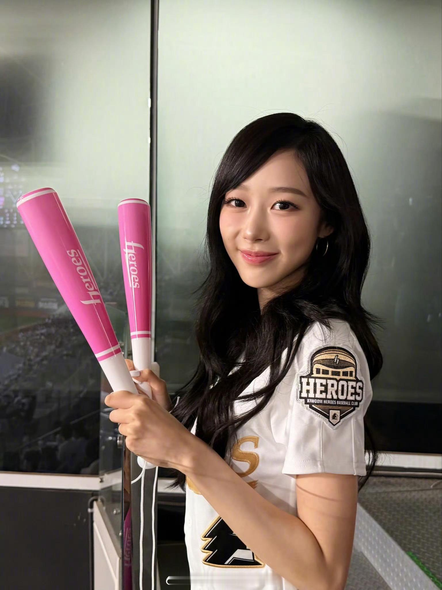 【Twi】aespa Giselle 棒球赛后台更新，“catch this!”
