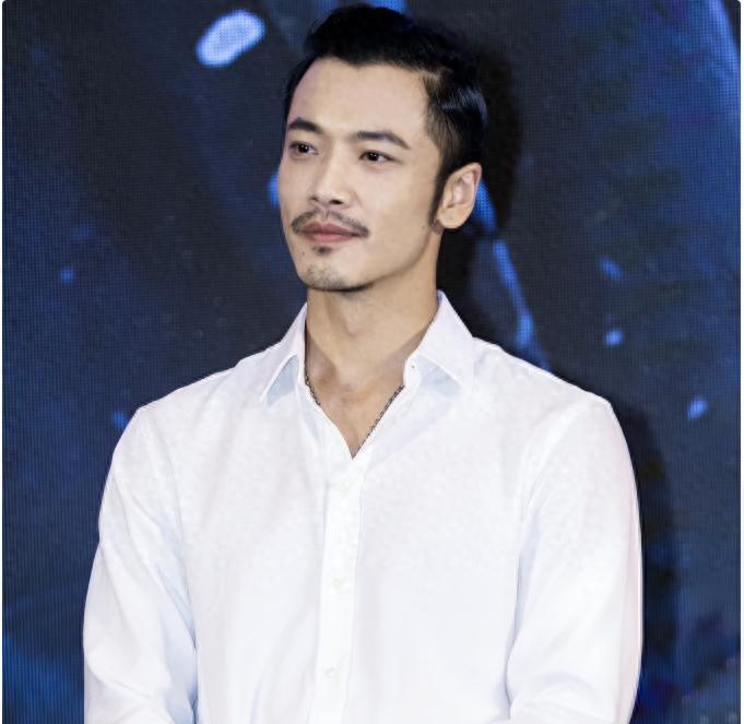 父亲是央视“一哥”，他低调娶影后之女，39岁生一女成人生赢家
在娱乐圈这个星光熠