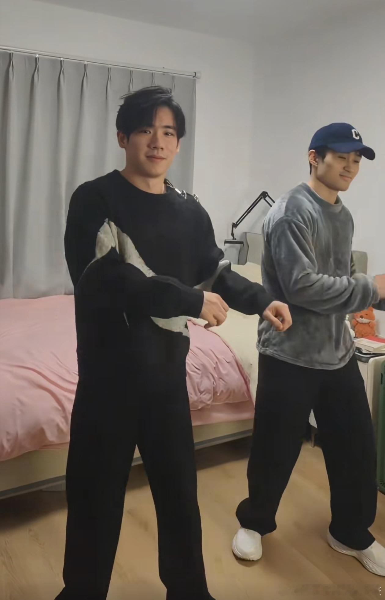 赛场上一往无前的中国主将，回到宿舍里也是和好朋友一起跳舞的开心大男孩，快乐便已是