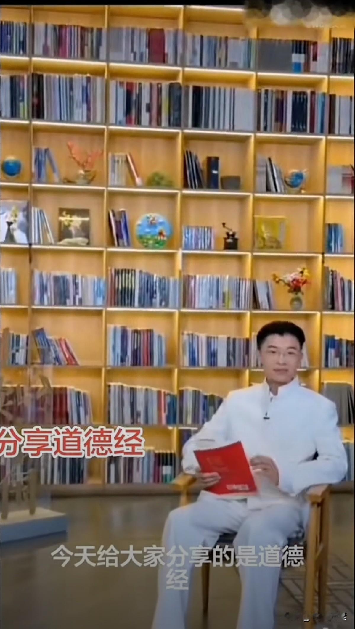 就凭这两张照片，郭有才老师中国网红一哥的地位无人可以撼动！