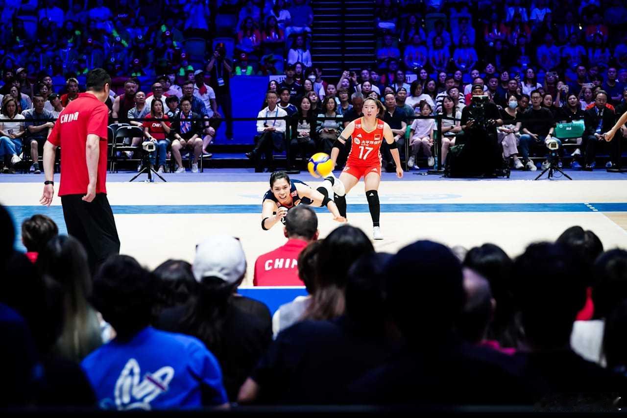 中国女排vs意大利女排2025世界女排联赛赵勇暂停后还是有具体安排的……和小董交