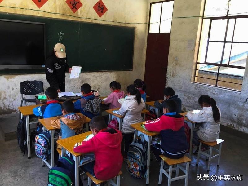 上学不知老师好，
再见老师已经老，
回想当年的无知，
错把游戏当成宝，
再也不见