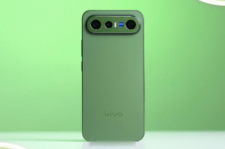 据说，这是vivo X300E，感觉很像S50 Pro mini啊！vivo