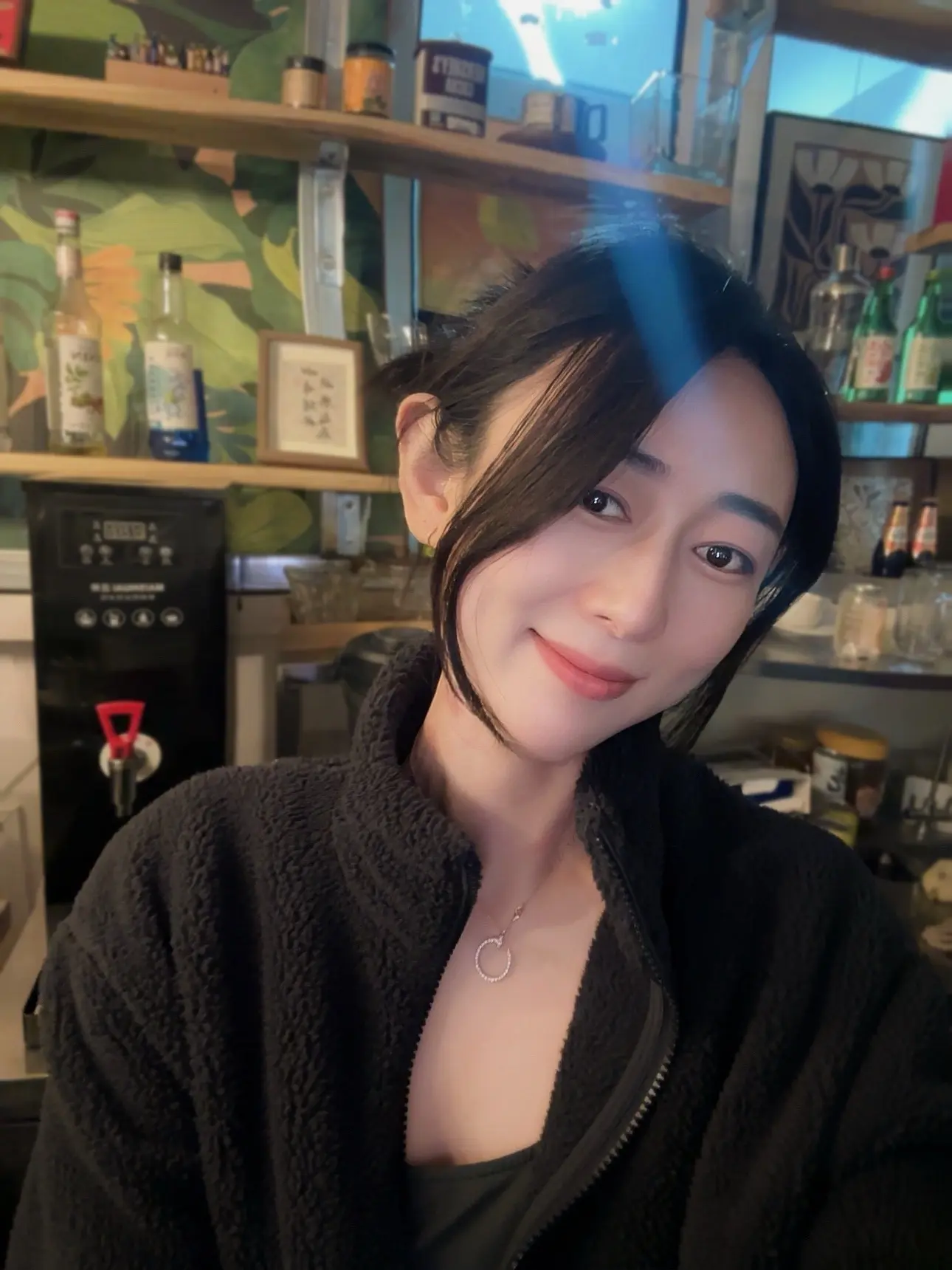 任何话说透了，都是笑话           任何人看穿了，都是悲剧”