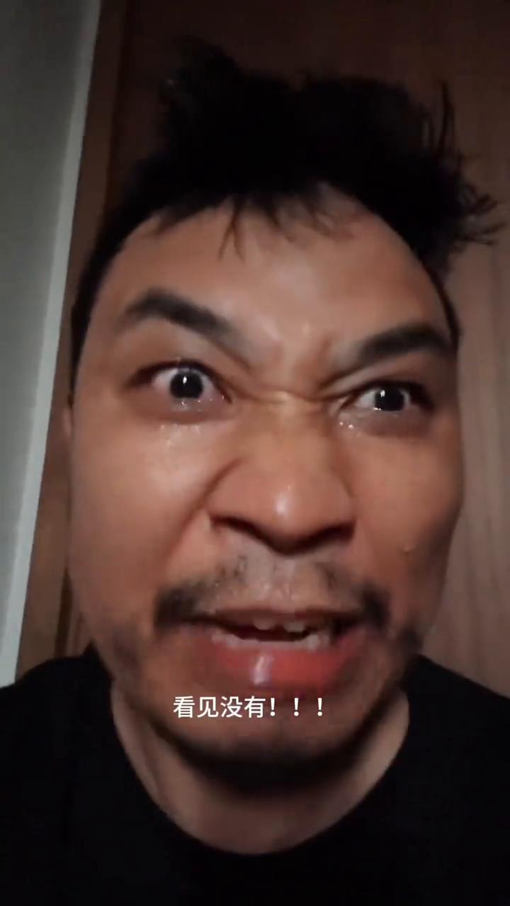 抓住了一个涨停，看见没有？房主了，明天让我赚，必须让我赚。30万的底线一触即破，