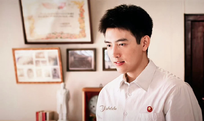 陈飞宇文艺工作者就得有文化才行 陈飞宇对演员职业的认知太深刻了，“剥夺自己的习惯