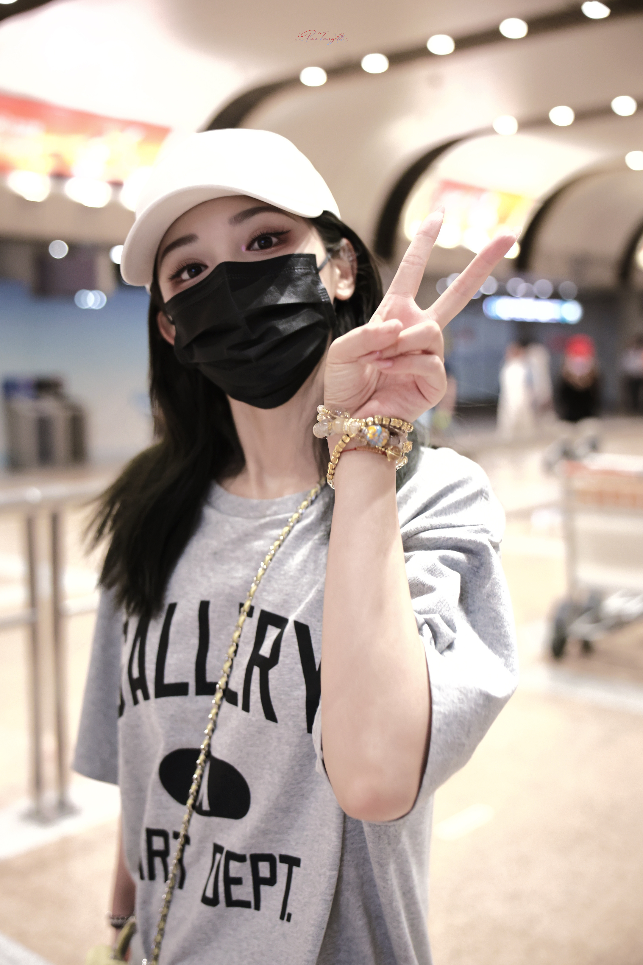 彭小苒 𝟮𝟲𝟬𝟴𝟬𝟴 𝗣𝗘𝗞到达我女好萌
